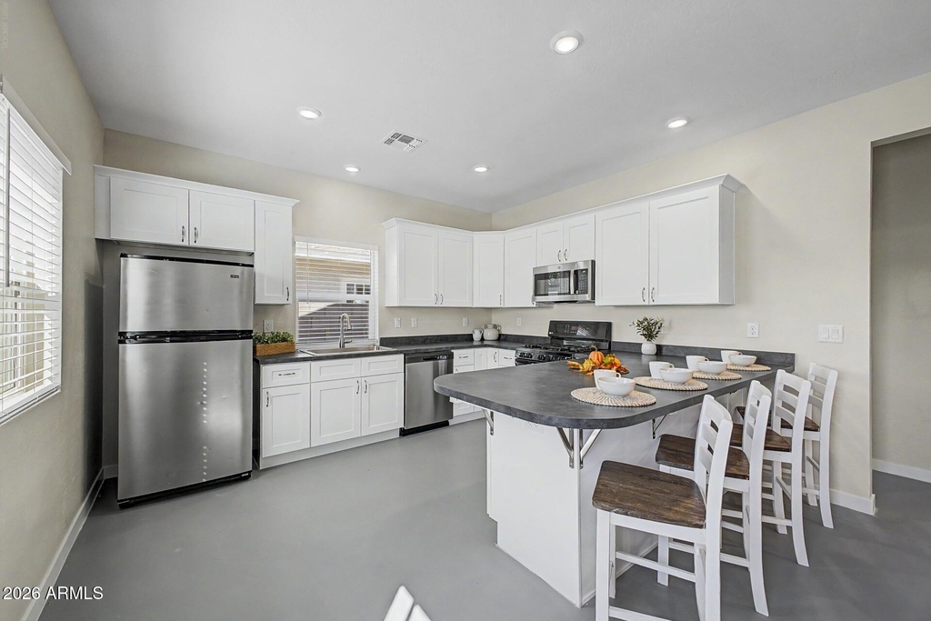 128 W Brooks Street - Photo 6