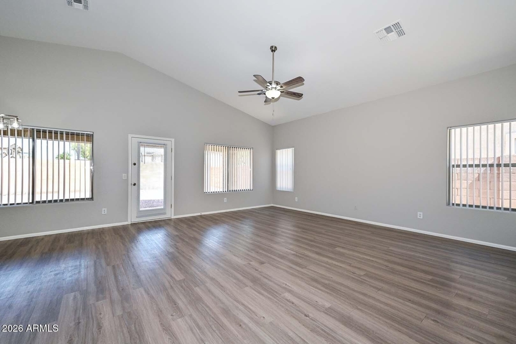 25726 W Victory Street - Photo 4