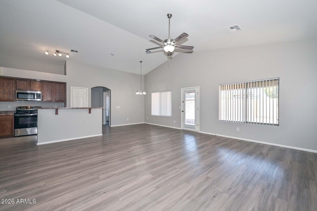 25726 W Victory Street - Photo 5