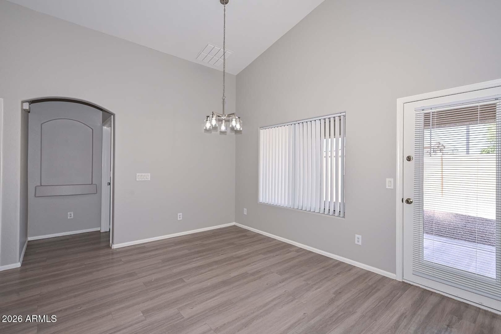 25726 W Victory Street - Photo 9