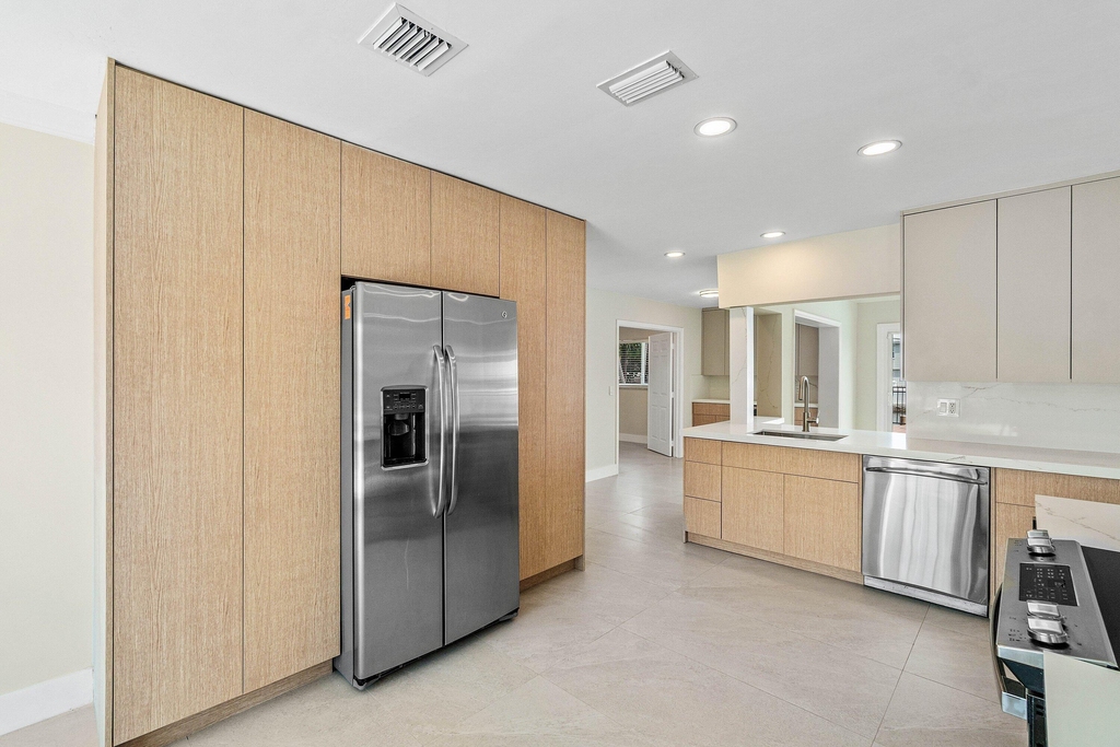 1525 Se 6th Street - Photo 6