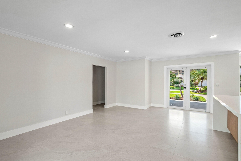 1525 Se 6th Street - Photo 10