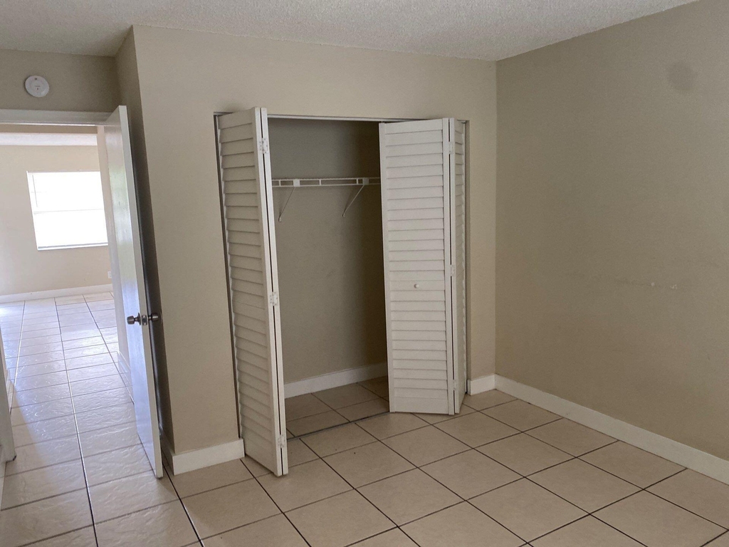 304 Nw 30th Court - Photo 8
