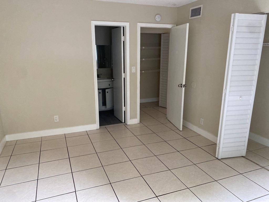 304 Nw 30th Court - Photo 2