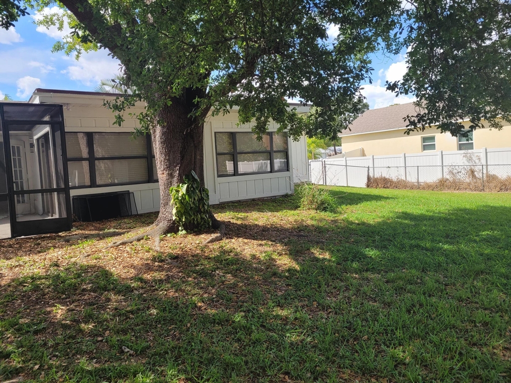 2911 Sw Lucerne Street - Photo 16