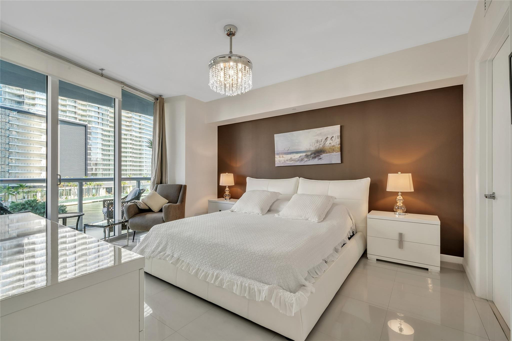 475 Brickell Avenue - Photo 3