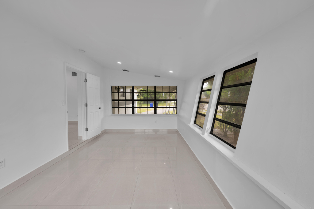 17551 Ne 5th Avenue - Photo 18