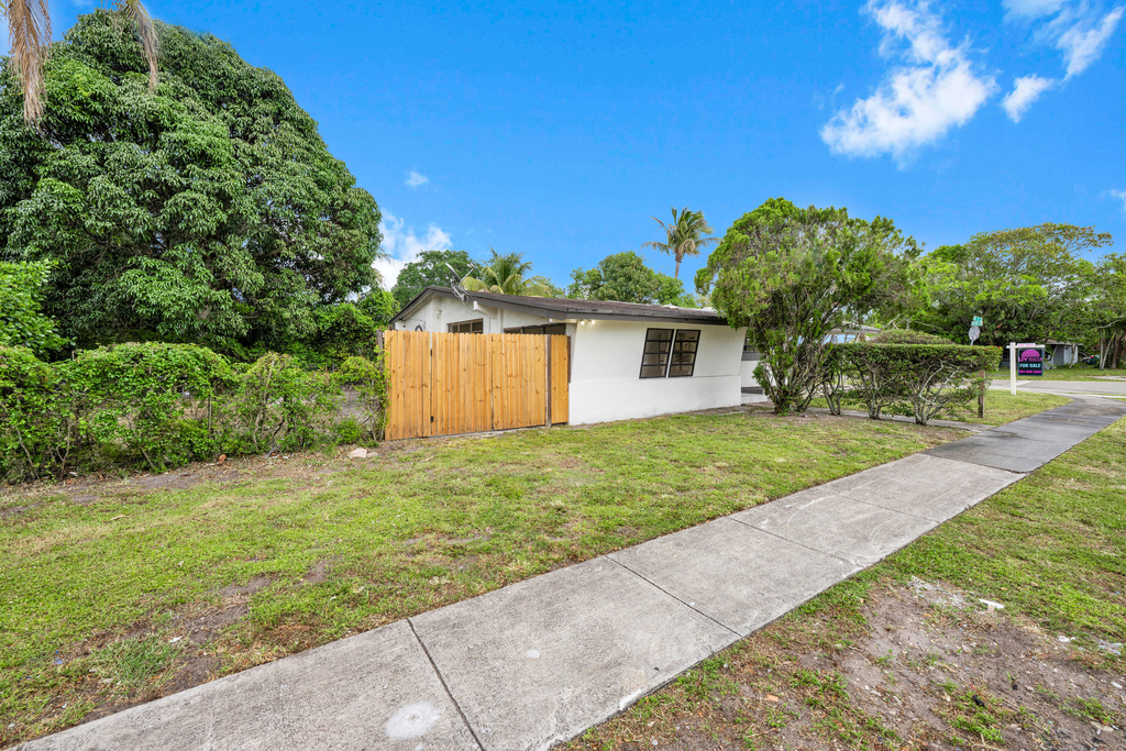 17551 Ne 5th Avenue - Photo 3