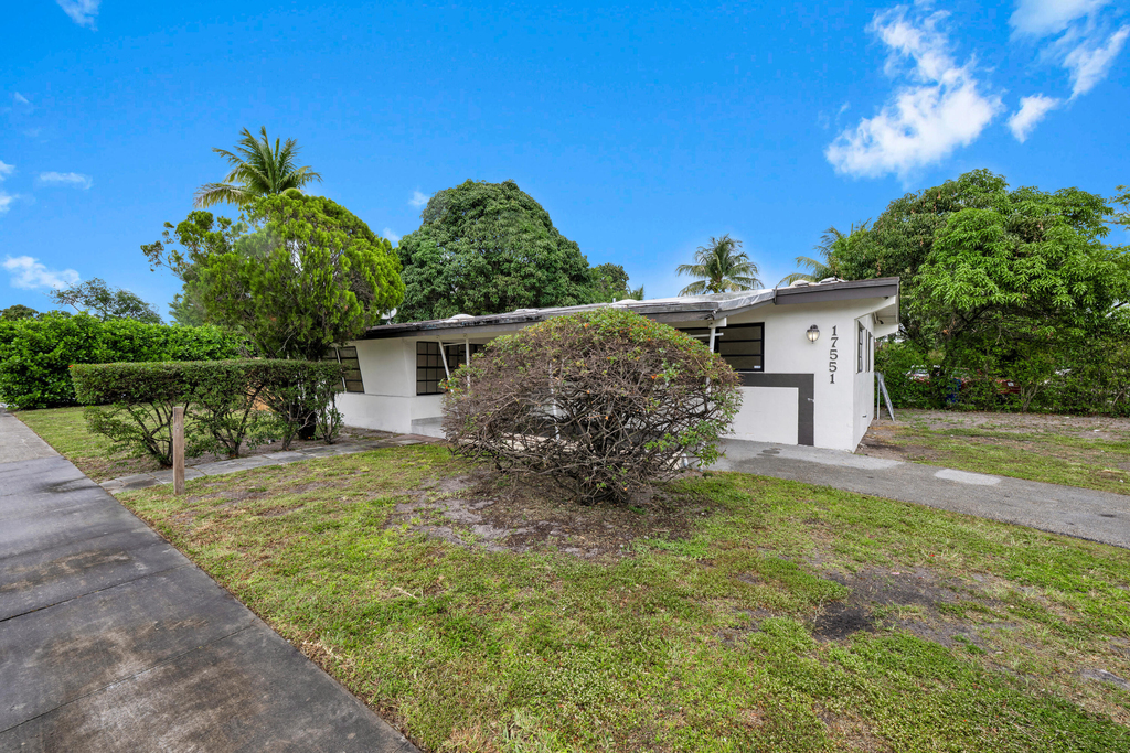 17551 Ne 5th Avenue - Photo 1