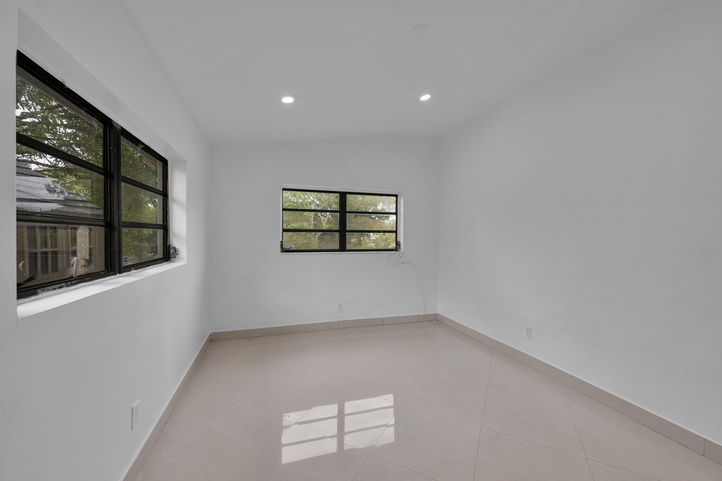 17551 Ne 5th Avenue - Photo 26