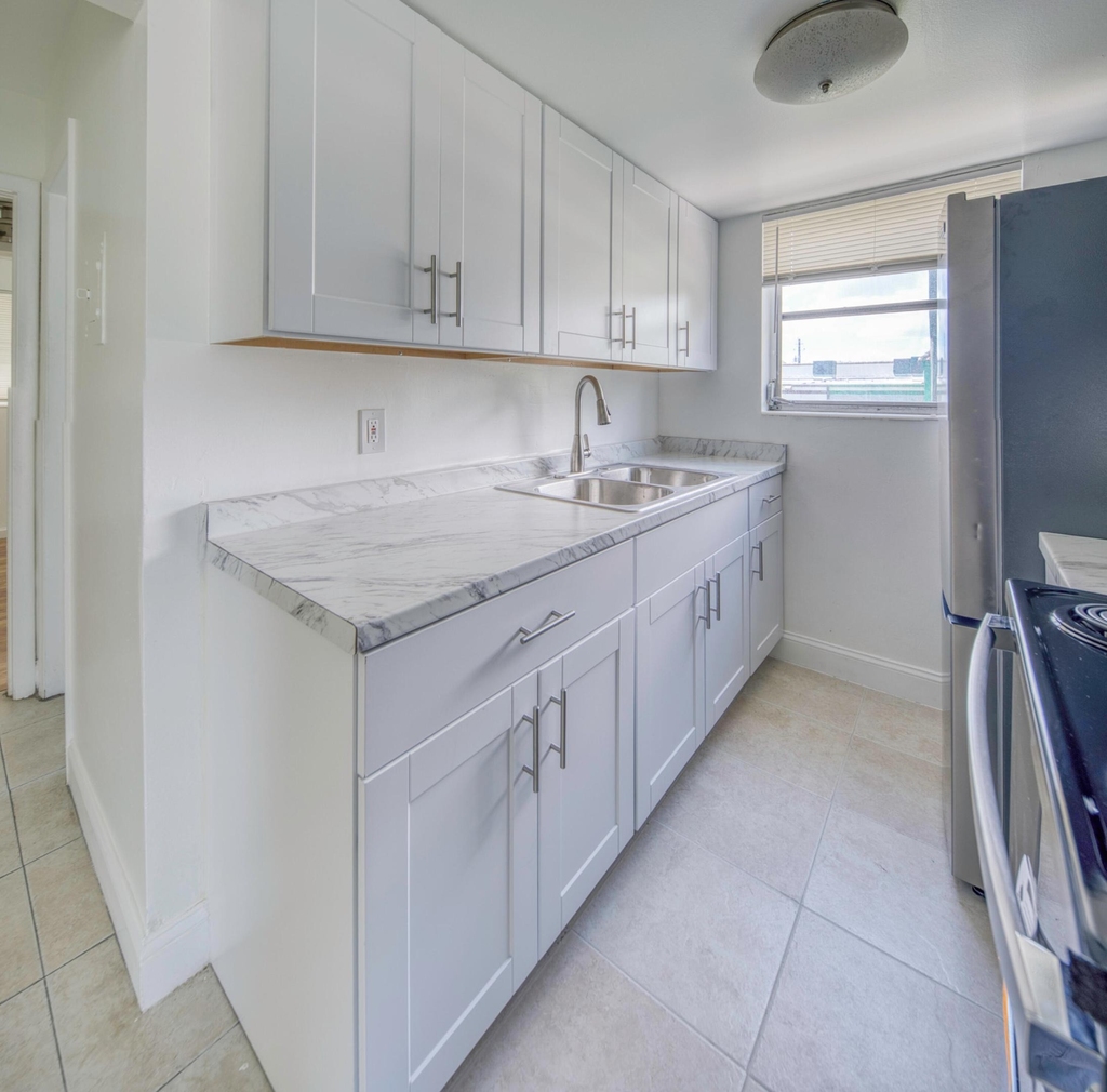 201 S J Street - Photo 8