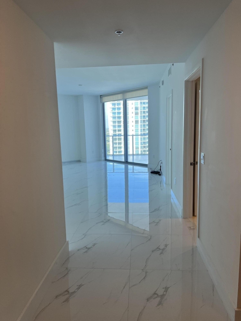 17111 Biscayne Boulevard - Photo 6