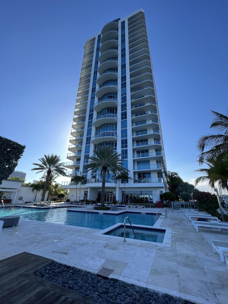 17111 Biscayne Boulevard - Photo 3
