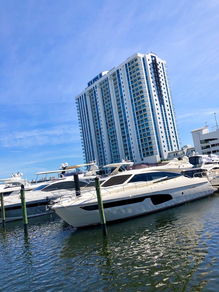 17111 Biscayne Boulevard - Photo 2