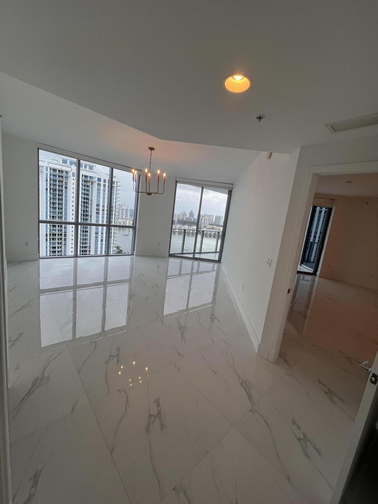 17111 Biscayne Boulevard - Photo 10