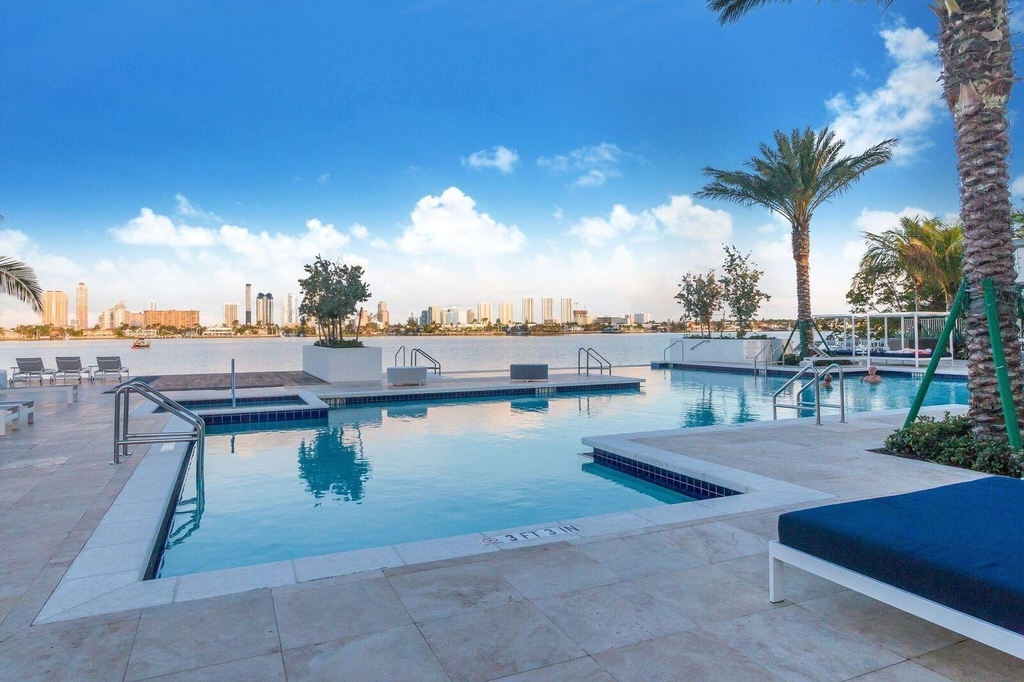 17111 Biscayne Boulevard - Photo 5
