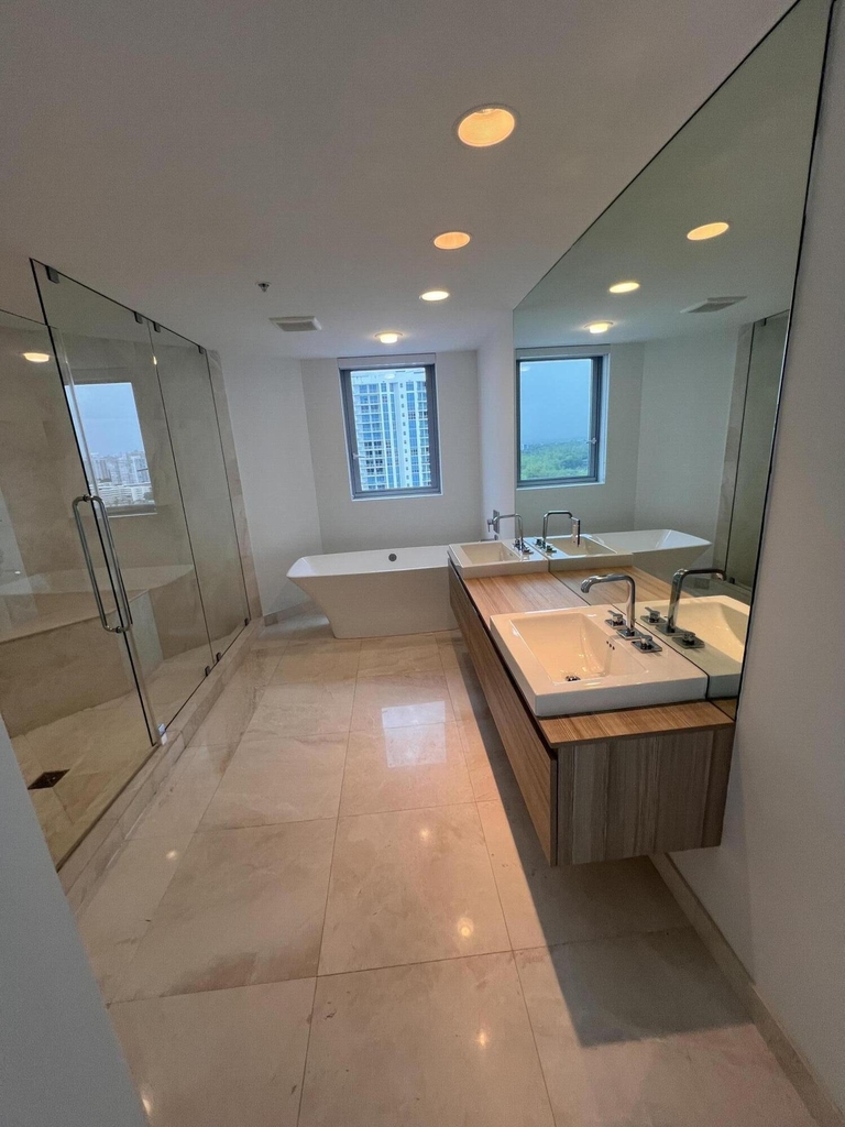 17111 Biscayne Boulevard - Photo 12