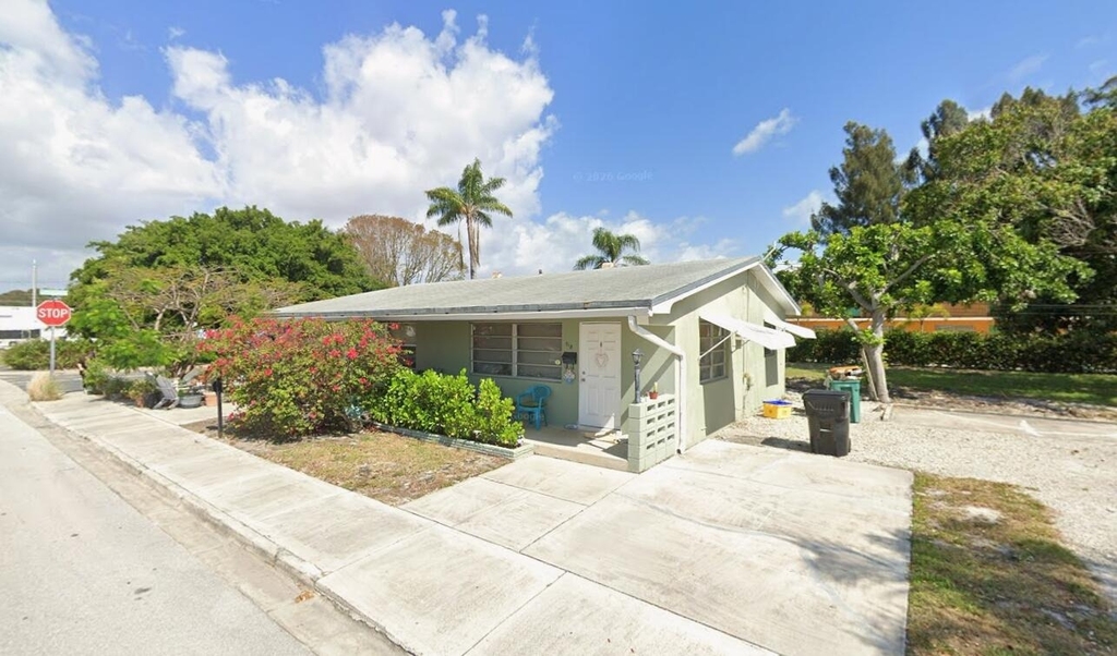 918 11th Avenue N - Photo 0