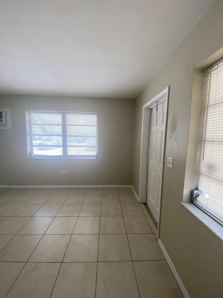 918 11th Avenue N - Photo 2