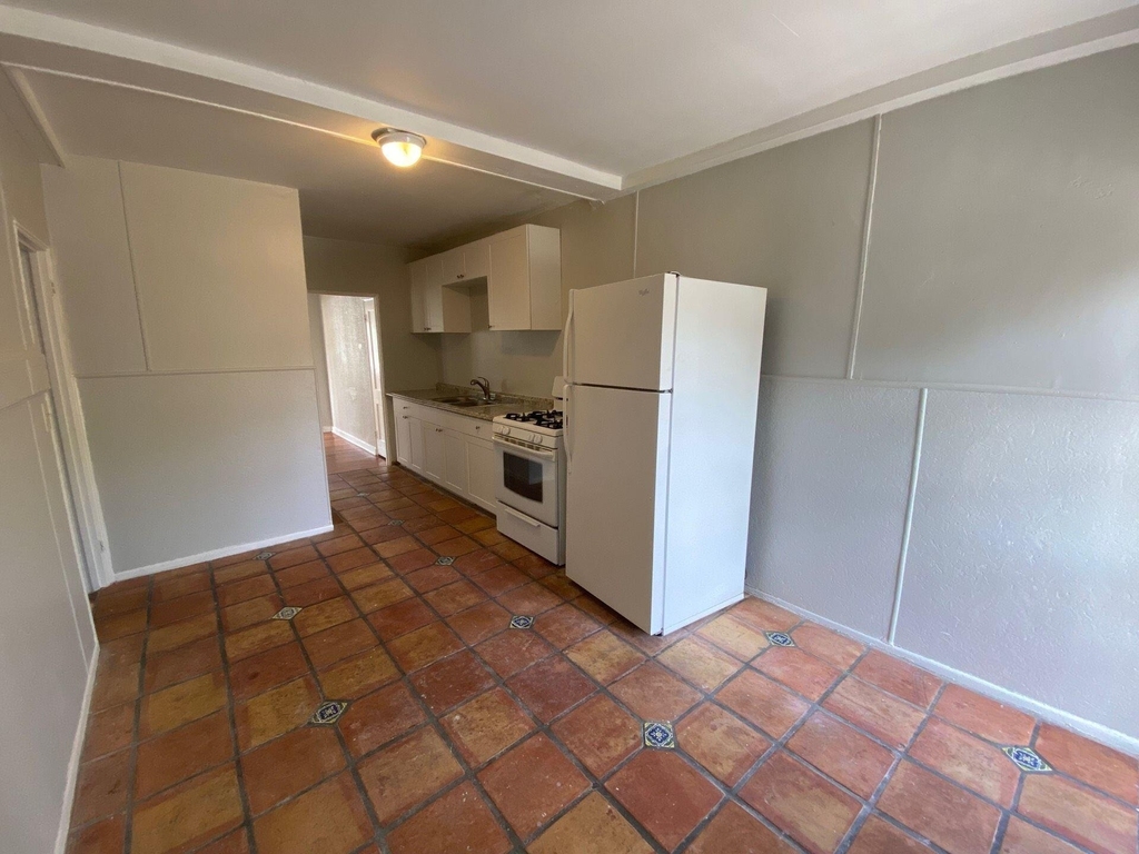 736 Omar Road - Photo 2