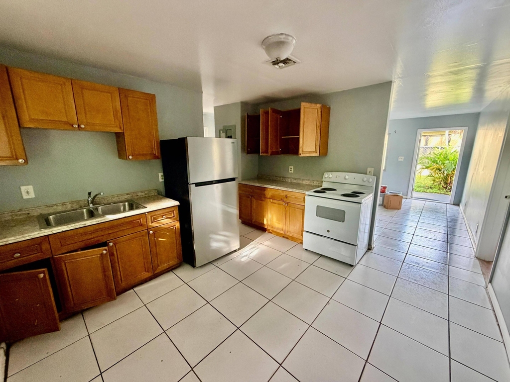 1132 Nw 5th Court - Photo 2