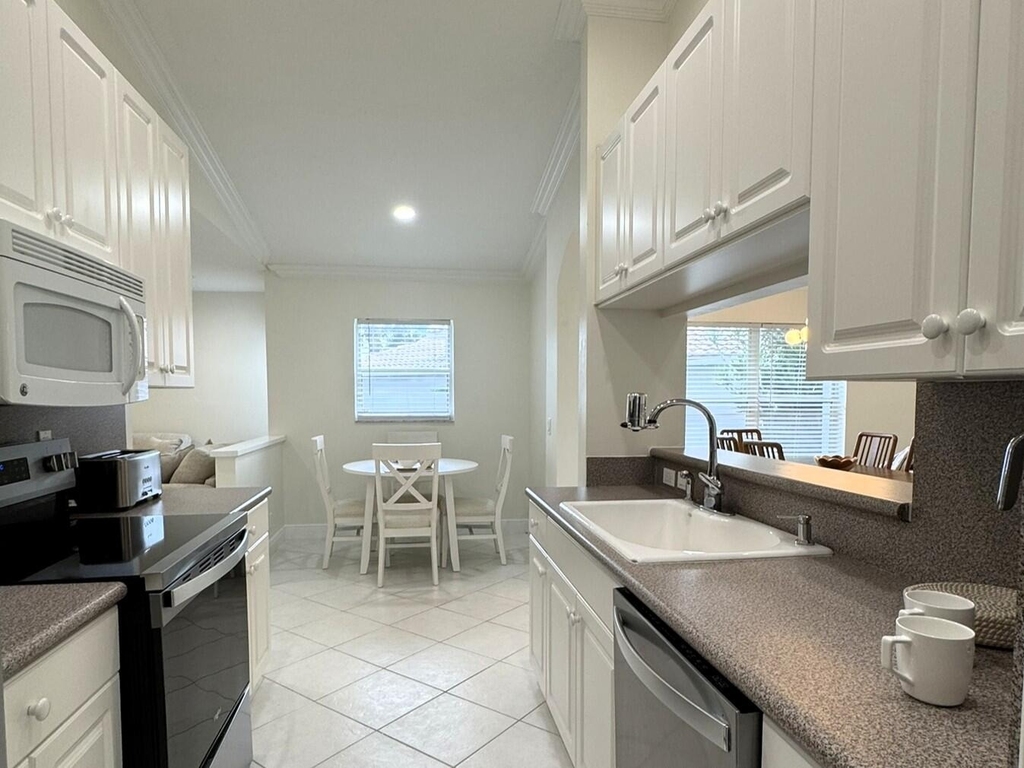 7453 Granville Avenue - Photo 8