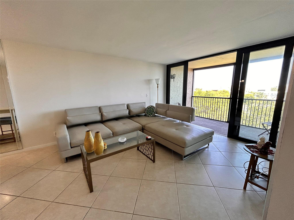 14 Royal Palm Way - Photo 6
