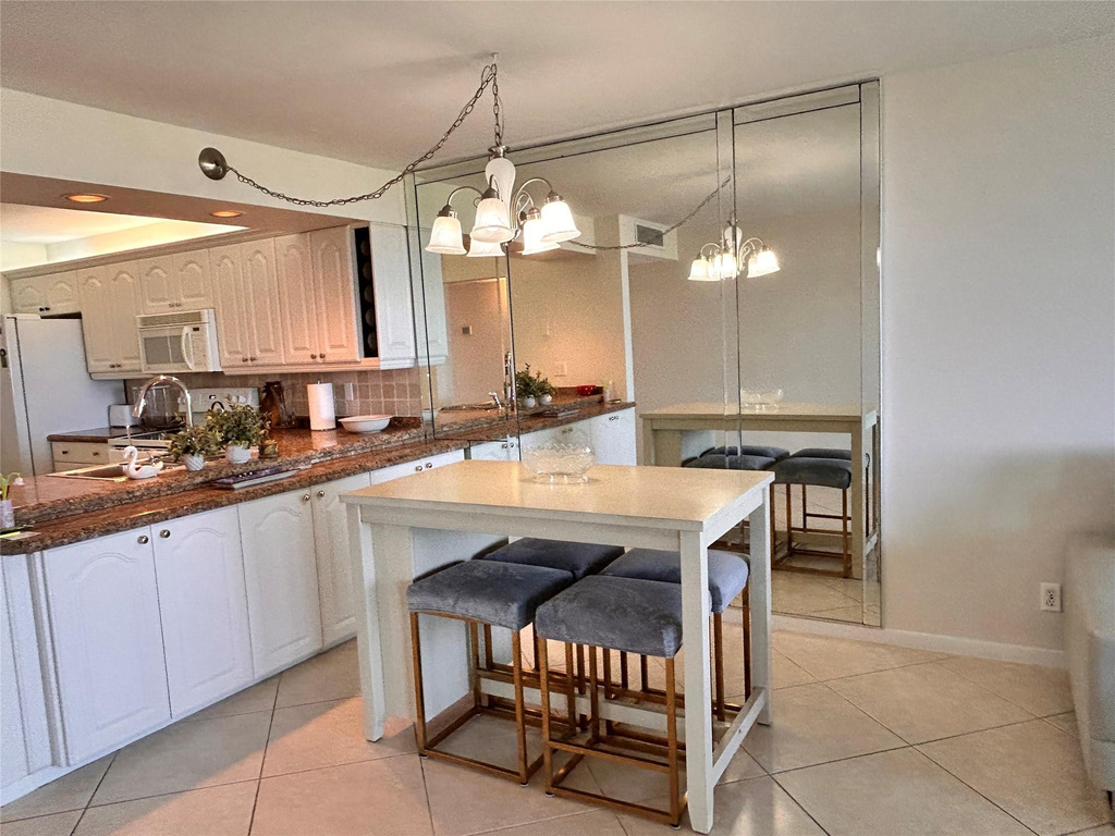 14 Royal Palm Way - Photo 11