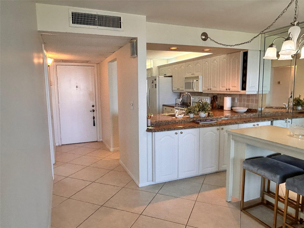 14 Royal Palm Way - Photo 26