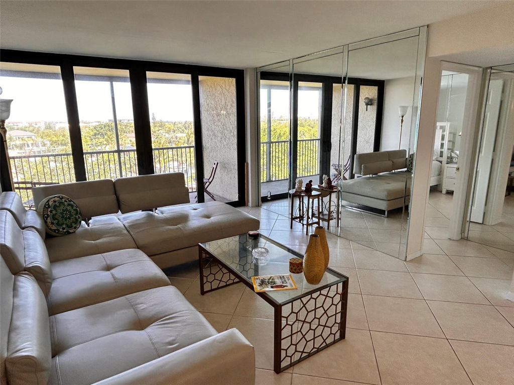 14 Royal Palm Way - Photo 1