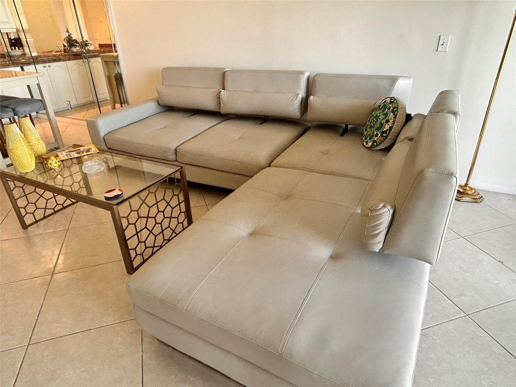 14 Royal Palm Way - Photo 7