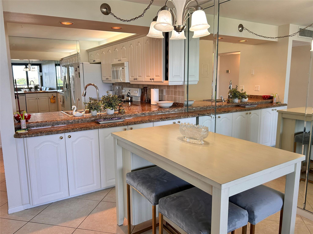 14 Royal Palm Way - Photo 10