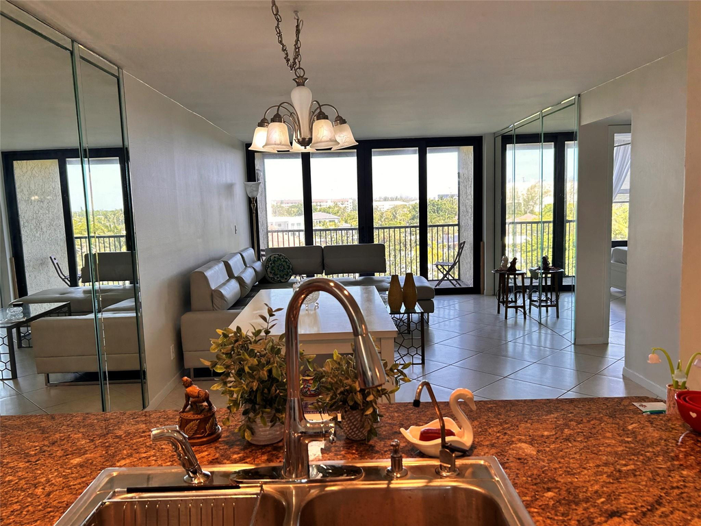 14 Royal Palm Way - Photo 9