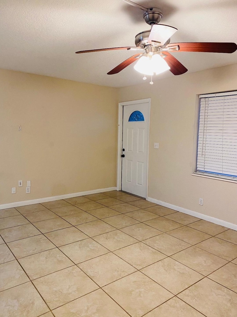 124 Yacht Club Drive - Photo 2