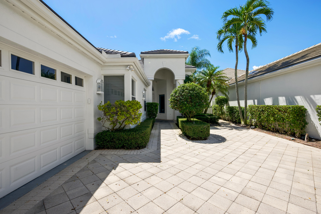 3508 Nw Clubside Circle - Photo 1