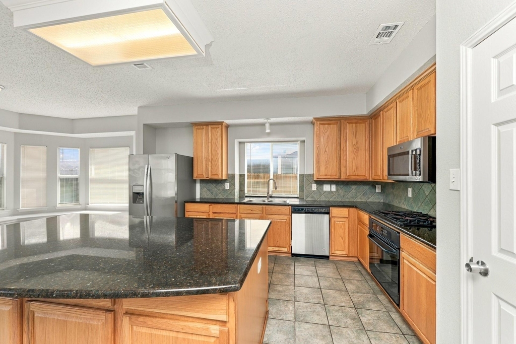 736 Mulberry Lane - Photo 5