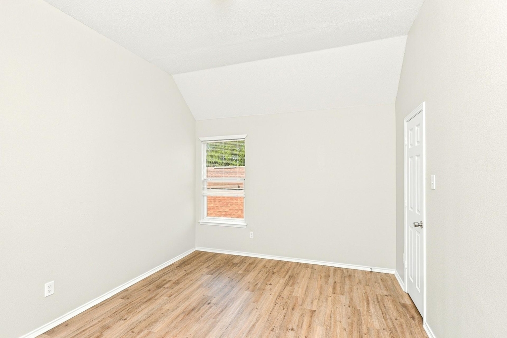 736 Mulberry Lane - Photo 10