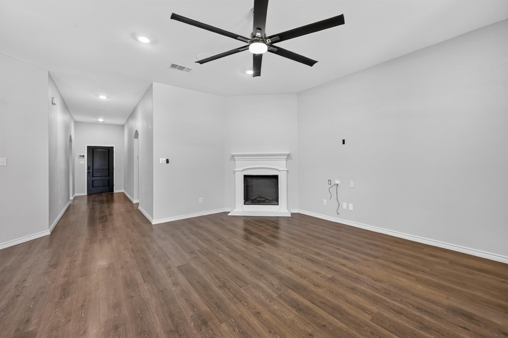 108 Lakeview Circle - Photo 1