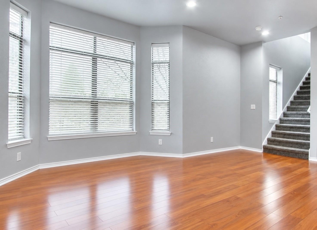 1209 Beaconsfield Lane - Photo 2