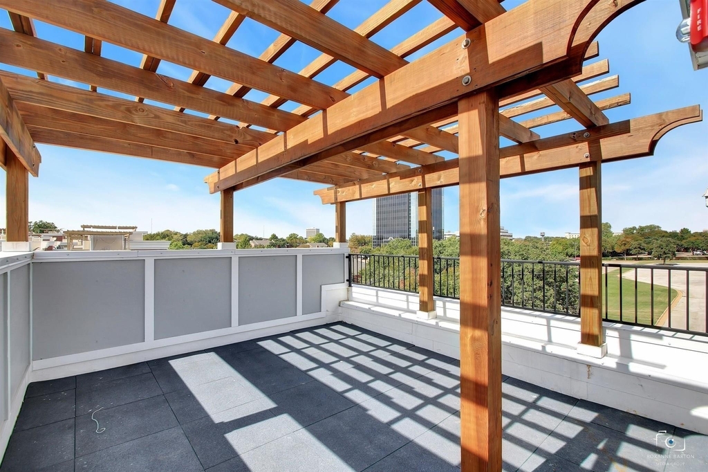 1211 Beaconsfield Lane - Photo 4