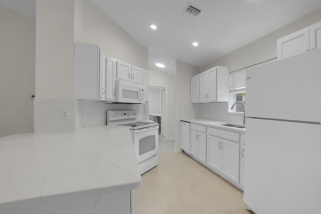 5215 Grande Palm Circle - Photo 10