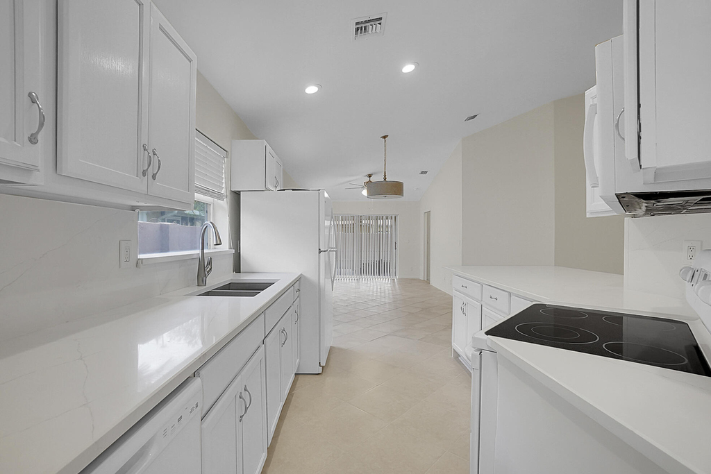 5215 Grande Palm Circle - Photo 11