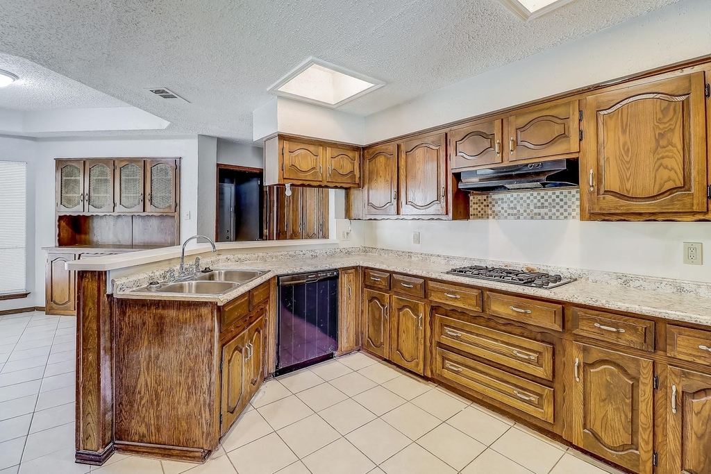 1021 Shadywood Lane - Photo 5