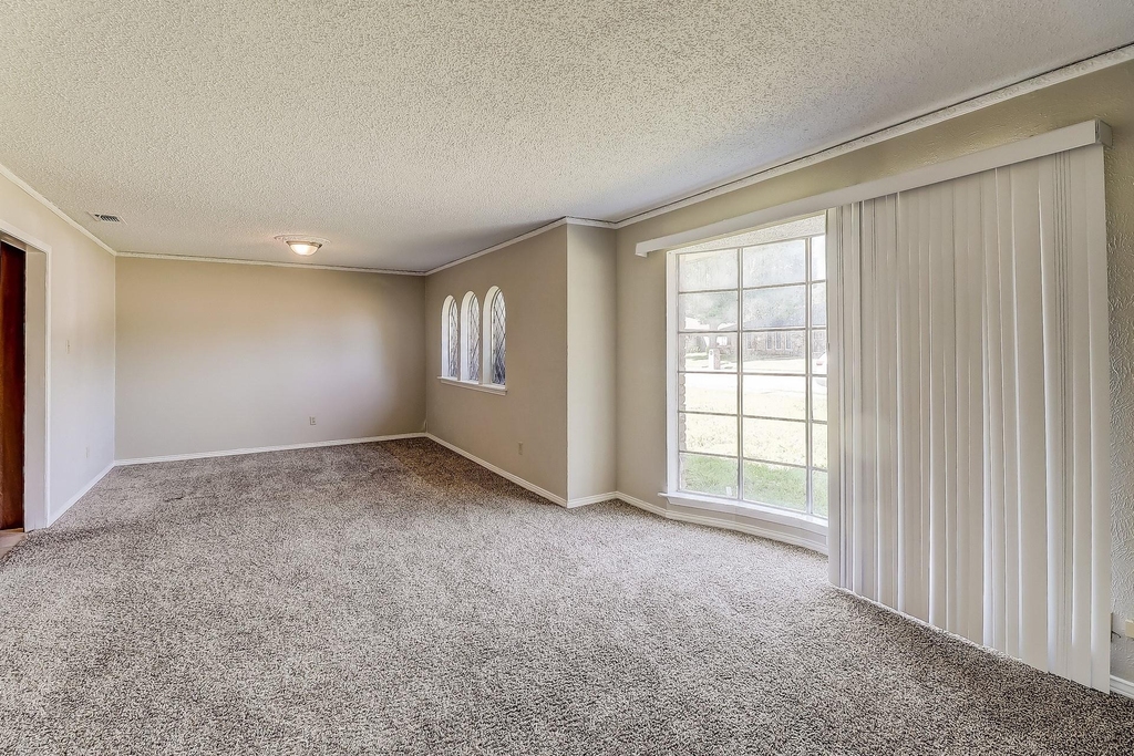 1021 Shadywood Lane - Photo 9