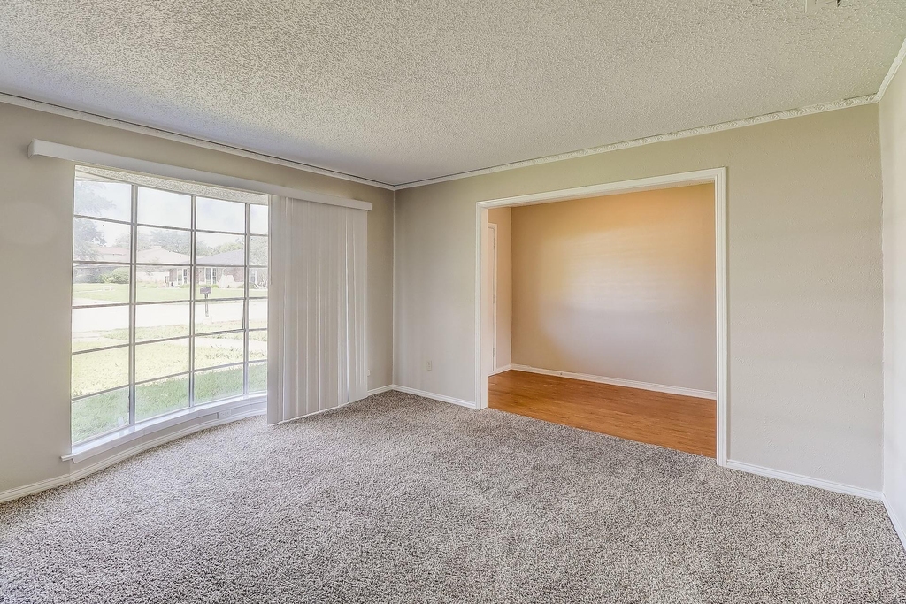 1021 Shadywood Lane - Photo 10