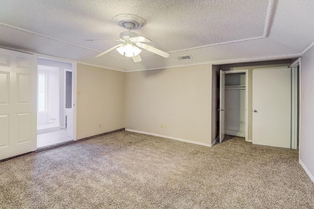 1021 Shadywood Lane - Photo 8