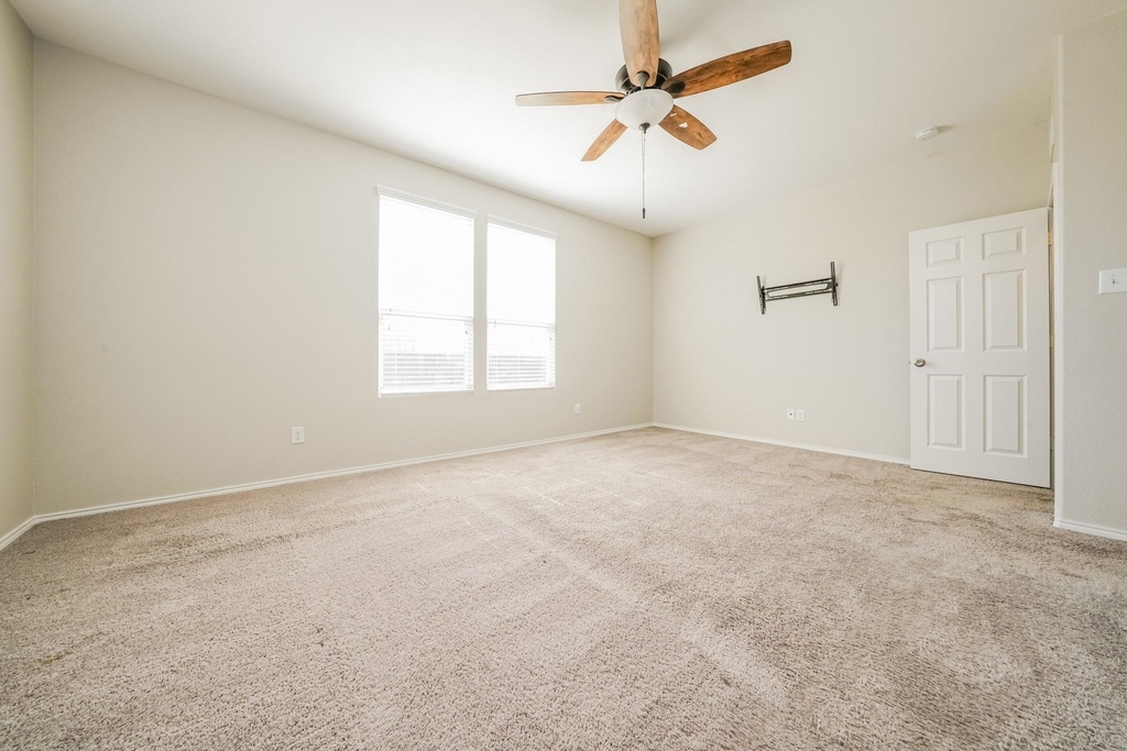 713 Jonius Creek Drive - Photo 5