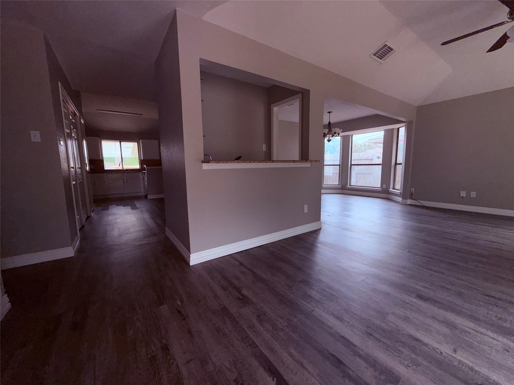 2612 S Meadow Drive - Photo 3