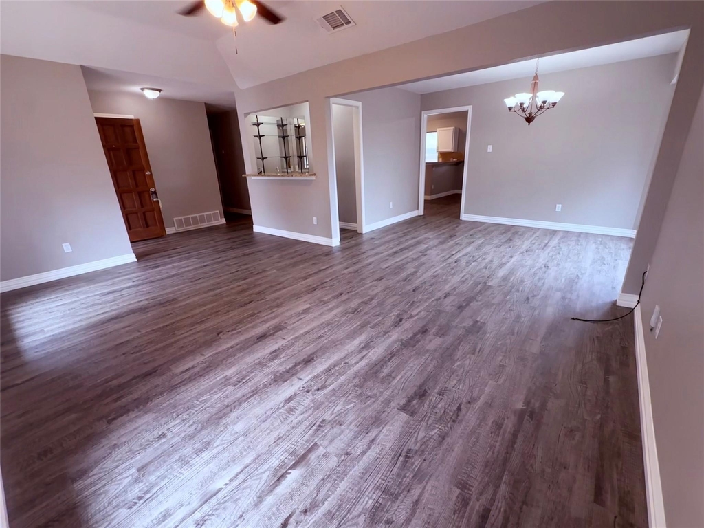 2612 S Meadow Drive - Photo 4