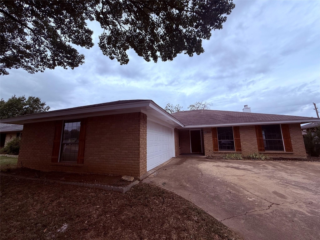 2612 S Meadow Drive - Photo 1